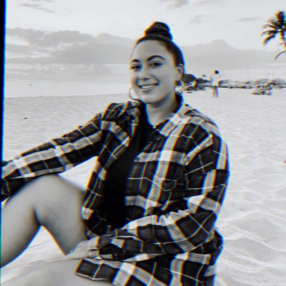 Meet your Posher, Karina - Picture 1 of 1